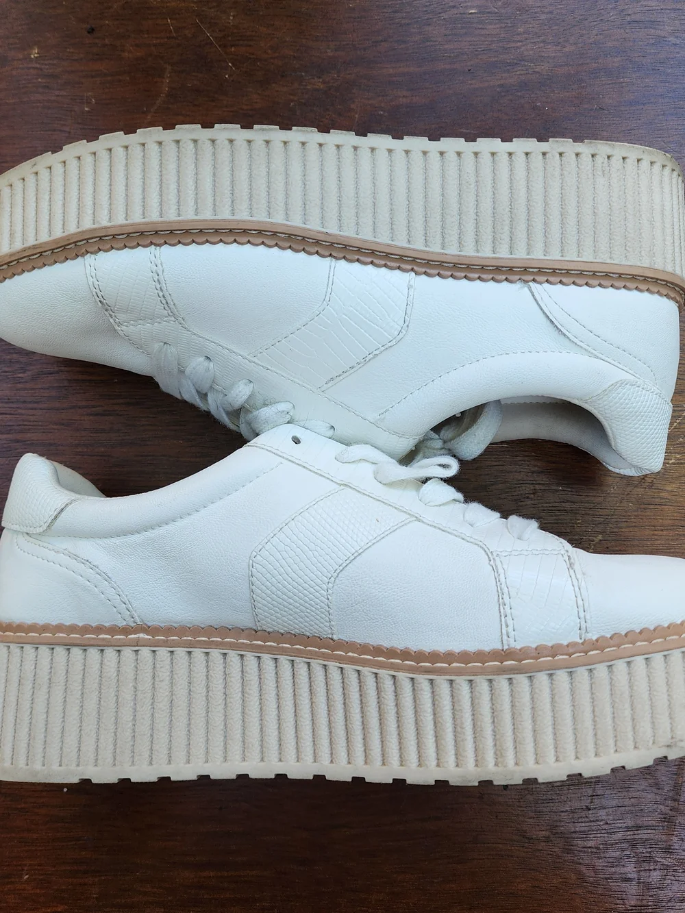 DV Dolce Vita Bubbles White Platform Sneakers Leather Lace Up Shoes Size 10